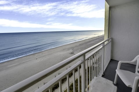 Balcony with Amazing Views of the Ocean