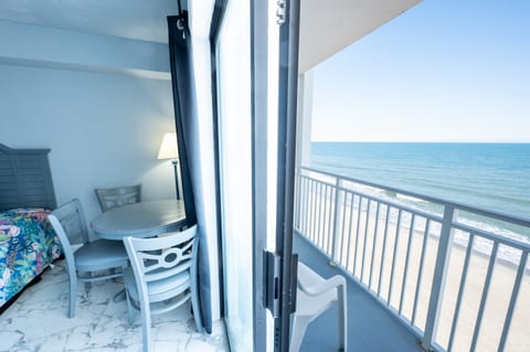 Direct Oceanfront, Beautifully Decorated
