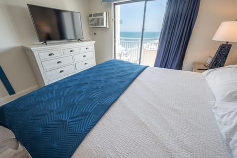 View the Ocean from the Bed!
