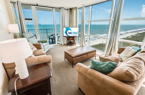 Amazing Living Room with Stunning Views🌊☀️