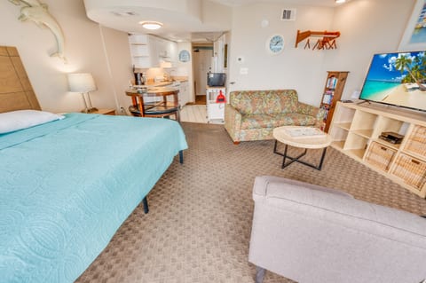 Large Living Area with Views of the Ocean, Beautifully Decorated