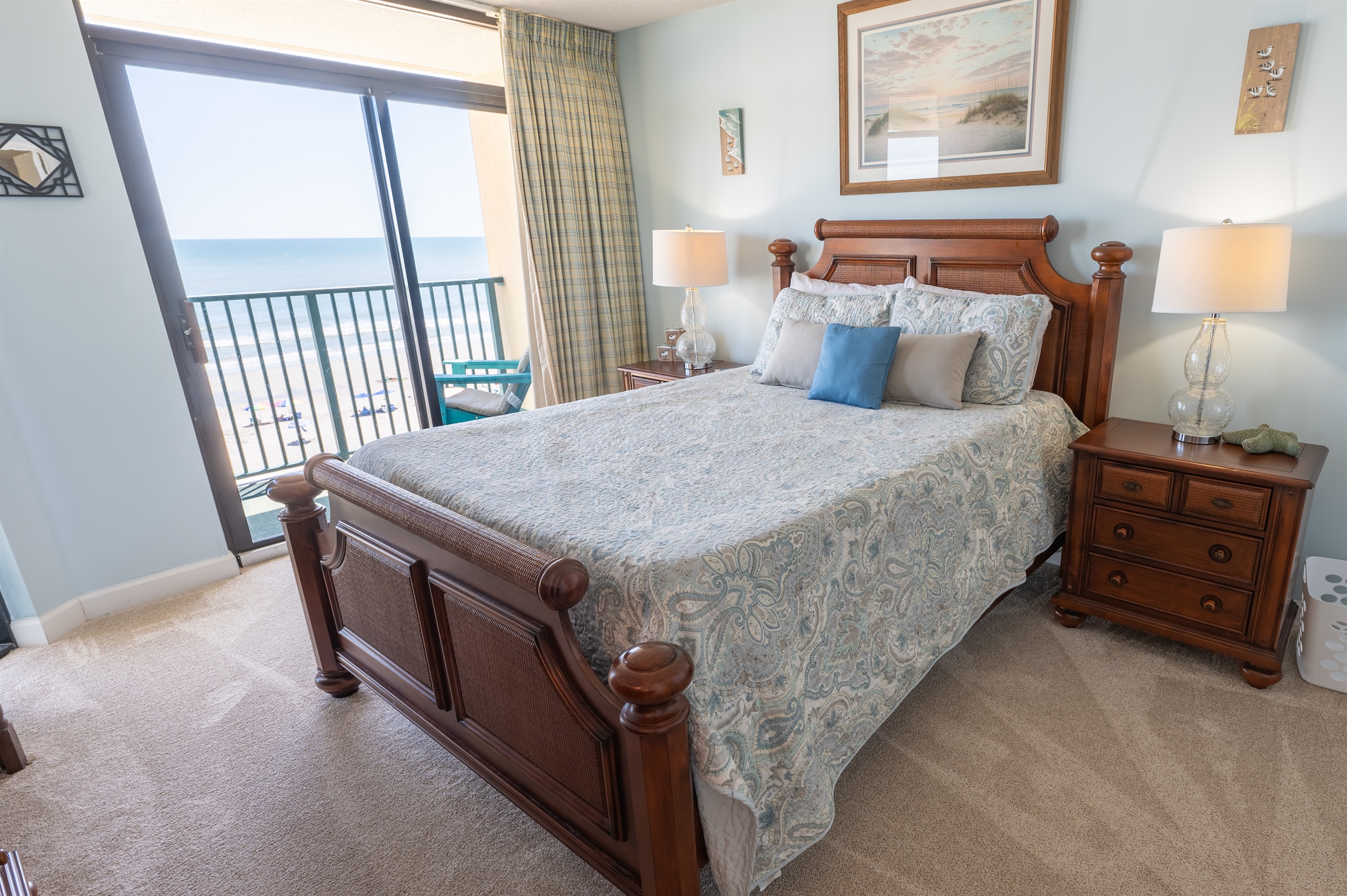 Main Bedroom Overlooking the Ocean!