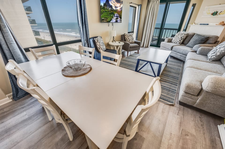 Large Dining Area, Beautifully Decorated