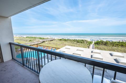 Large Balcony to Enjoy Views of the Ocean