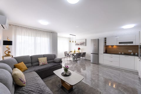 Apartment Sole - Unit 376790-13