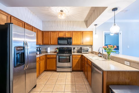 SoKno Waterfront Condo~Mins to Downtown~ Sleeps 6