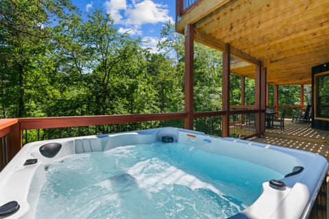 NEW Canopy Crest Cabin~Indoor Pool~Hot Tub~Game Room!