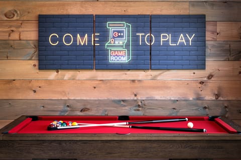 2 Cabins 1 Cul-de-sac~Indoor Pool~Hot Tubs~Game Room!