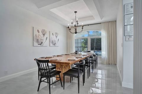 Historic Hollywood Mansion 5 Minutes to the Beach