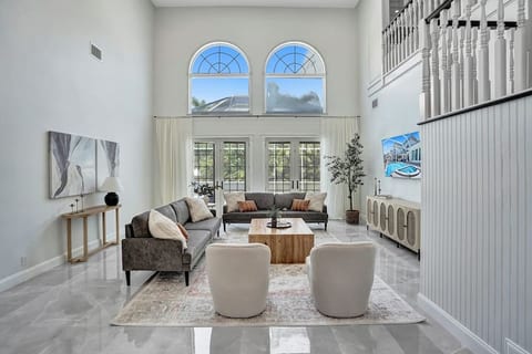 Historic Hollywood Mansion 5 Minutes to the Beach