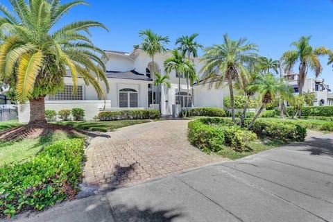 Historic Hollywood Mansion 5 Minutes to the Beach