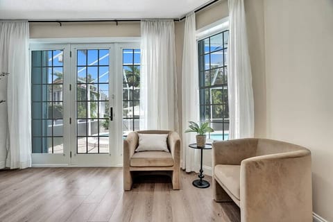 Historic Hollywood Mansion 5 Minutes to the Beach