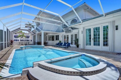 Historic Hollywood Mansion 5 Minutes to the Beach