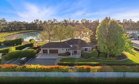 Lakeview Villa Retreat