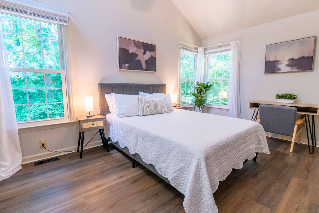 Enjoy a sunny and welcoming queen bedroom with a luxurious Tempur-Pedic mattress, plush pillows, and soft linens for a restful night’s sleep. Relax with your favorite shows on the in-room TV, making this the perfect spot to unwind