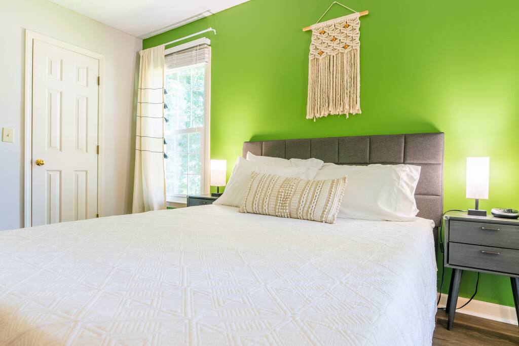 This stylish room features a comfortable queen-sized bed, ample storage, and a cozy seating area. Natural light fills the space, creating a relaxing ambiance. Perfect for couples, solo travelers, or professionals seeking comfort and convenience.