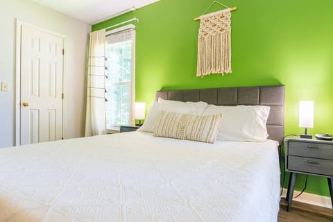 This stylish room features a comfortable queen-sized bed, ample storage, and a cozy seating area. Natural light fills the space, creating a relaxing ambiance. Perfect for couples, solo travelers, or professionals seeking comfort and convenience.