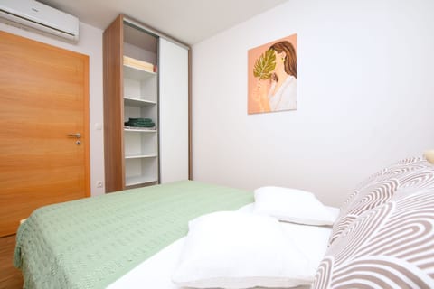 Apartments Daisy - Unit 376642-13