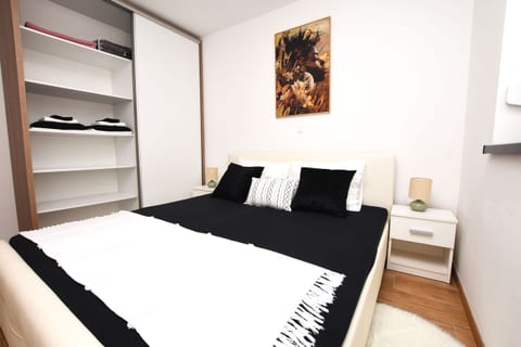 Apartments Daisy - Unit 376642-13