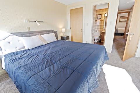 Powderidge 84 Quiet Townhome Near the Slopes Fireplace Deck Parking