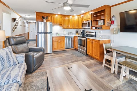 ML184 First Floor No Elevator Great Views New Deck EZ Parking