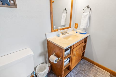 ML184 First Floor No Elevator Great Views New Deck EZ Parking