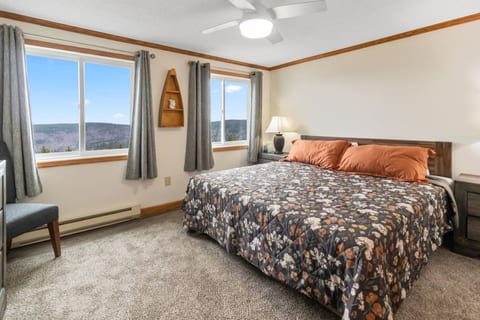 ML184 First Floor No Elevator Great Views New Deck EZ Parking
