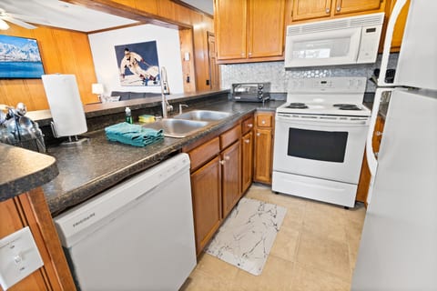Summit 203D Across From Village EZ Parking Shuttle Sleeps 10