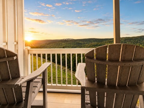 ML288 New Deck Great Views Next To Village WiFi