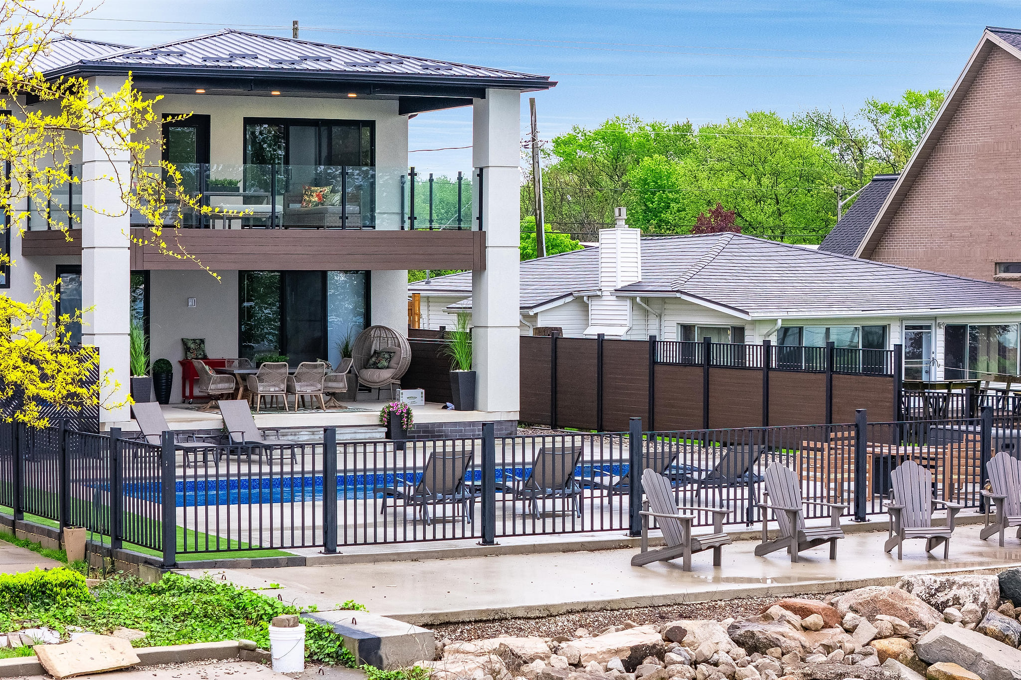 Vogue Vista Lake Estate Pool Reopens May 1st