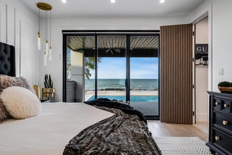 Vogue Vista Lake Estate Pool Reopens May 1st
