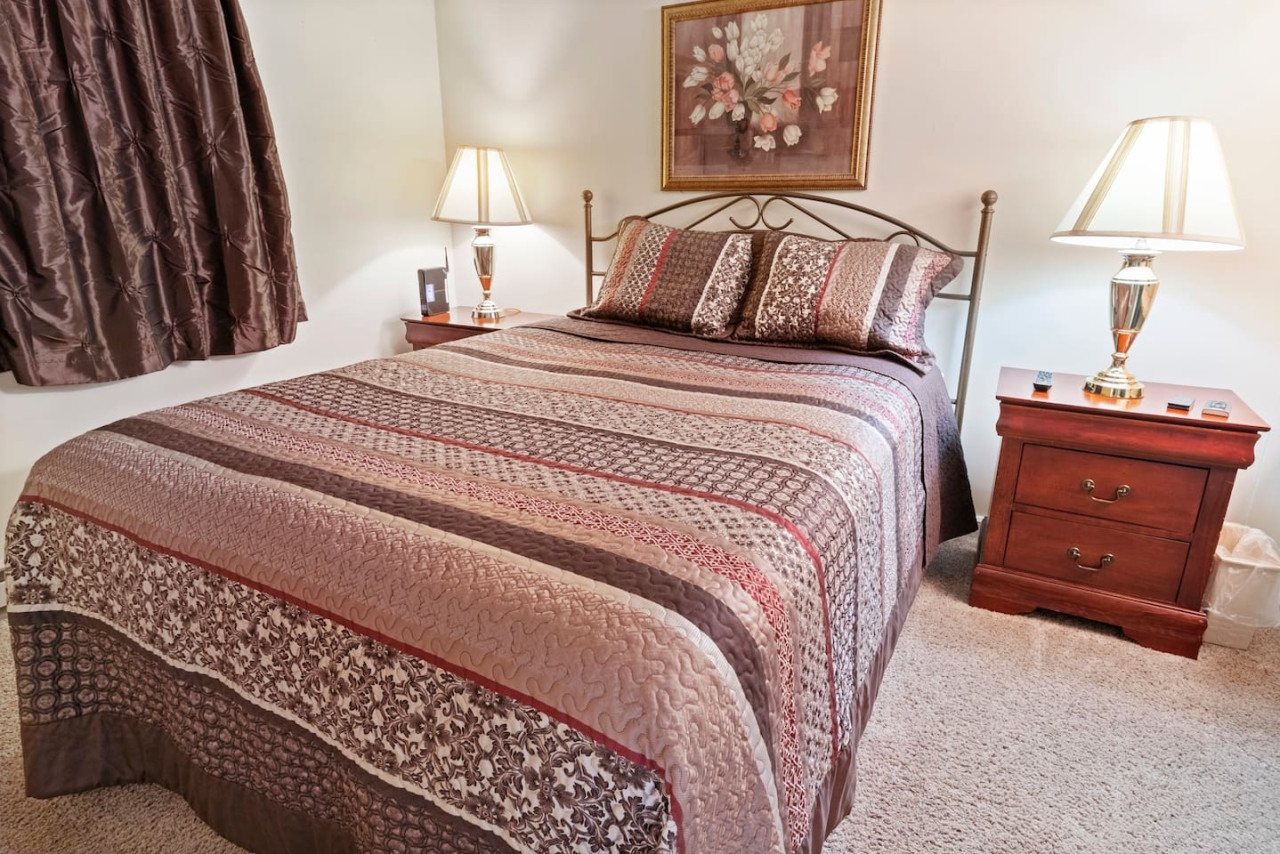 ml231-new-deck-ez-parking-next-to-village-wifi/