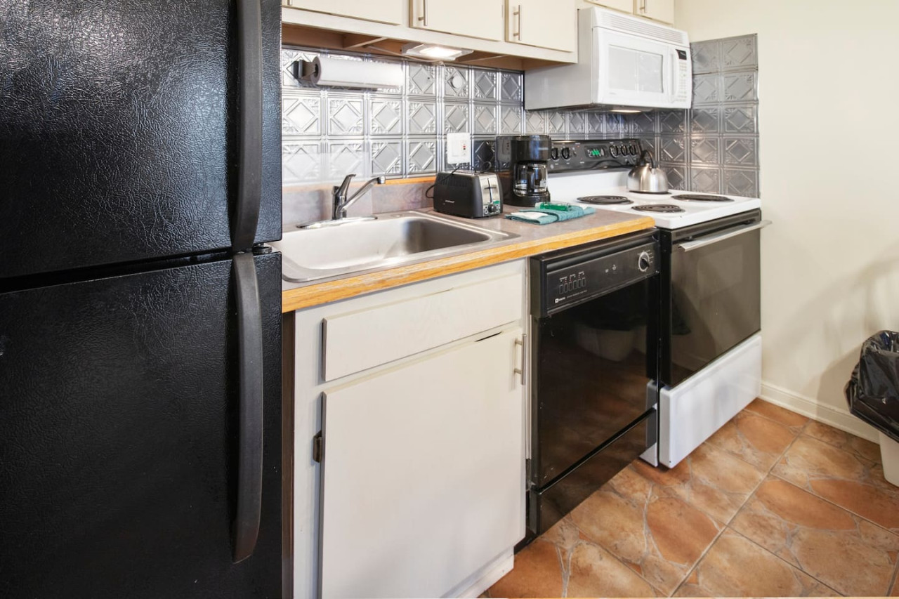 ml231-new-deck-ez-parking-next-to-village-wifi/