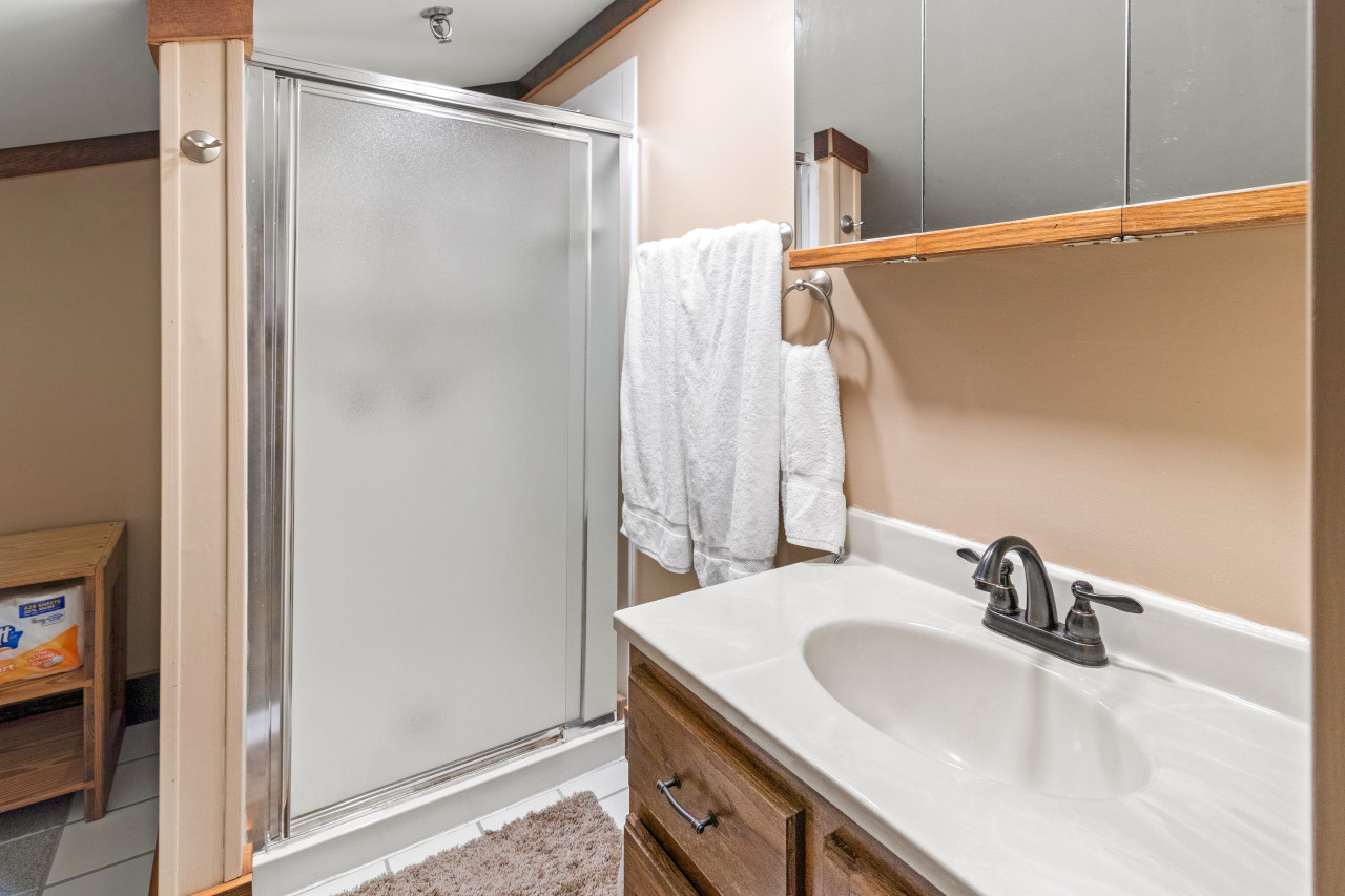 Ensuite bath in Primary Bedroom