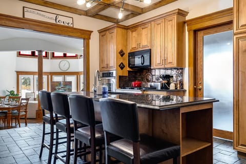 7 bedroom Retreat House with Pool and Hot Tub