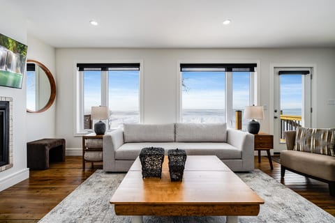 Annex Beach House Near Point Pelee