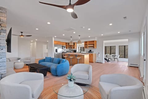 Beach Therapy - Pool, Game Room, Water Views,100 yards-Beach, Putting Green-Sleeps 17