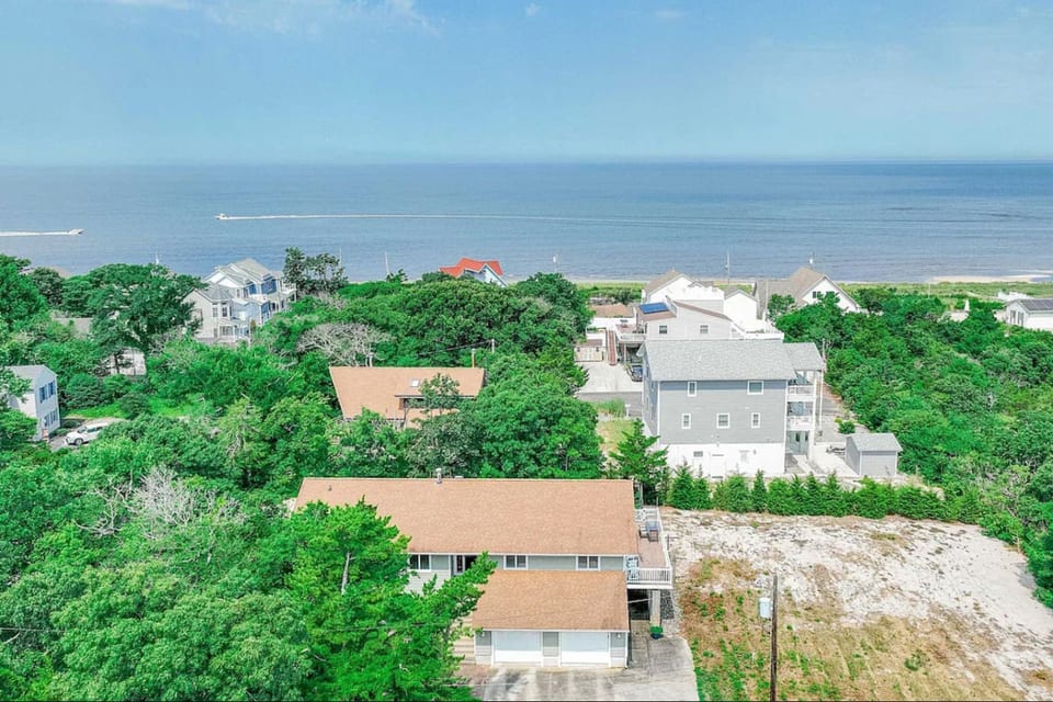 Beach Therapy - Pool, Game Room, Water Views,100 yards-Beach, Putting Green-Sleeps 17 - Cape May