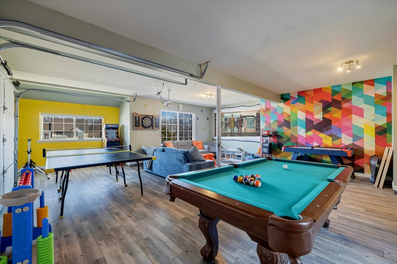 amazing-home-with-hot-tub-pool-sauna-and-more!/