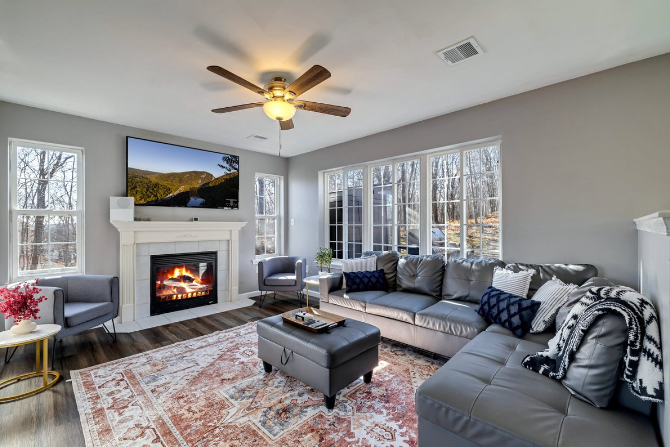 amazing-home-with-hot-tub-pool-sauna-and-more!/