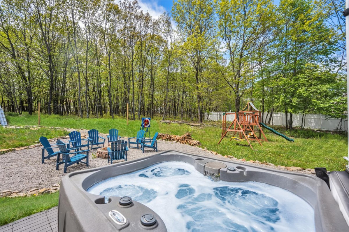 amazing-home-with-hot-tub-pool-sauna-and-more!/