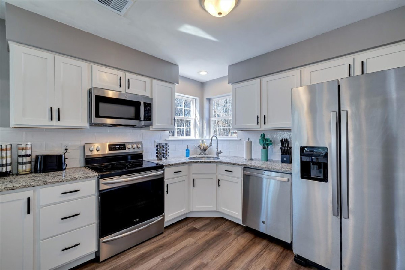 amazing-home-with-hot-tub-pool-sauna-and-more!/