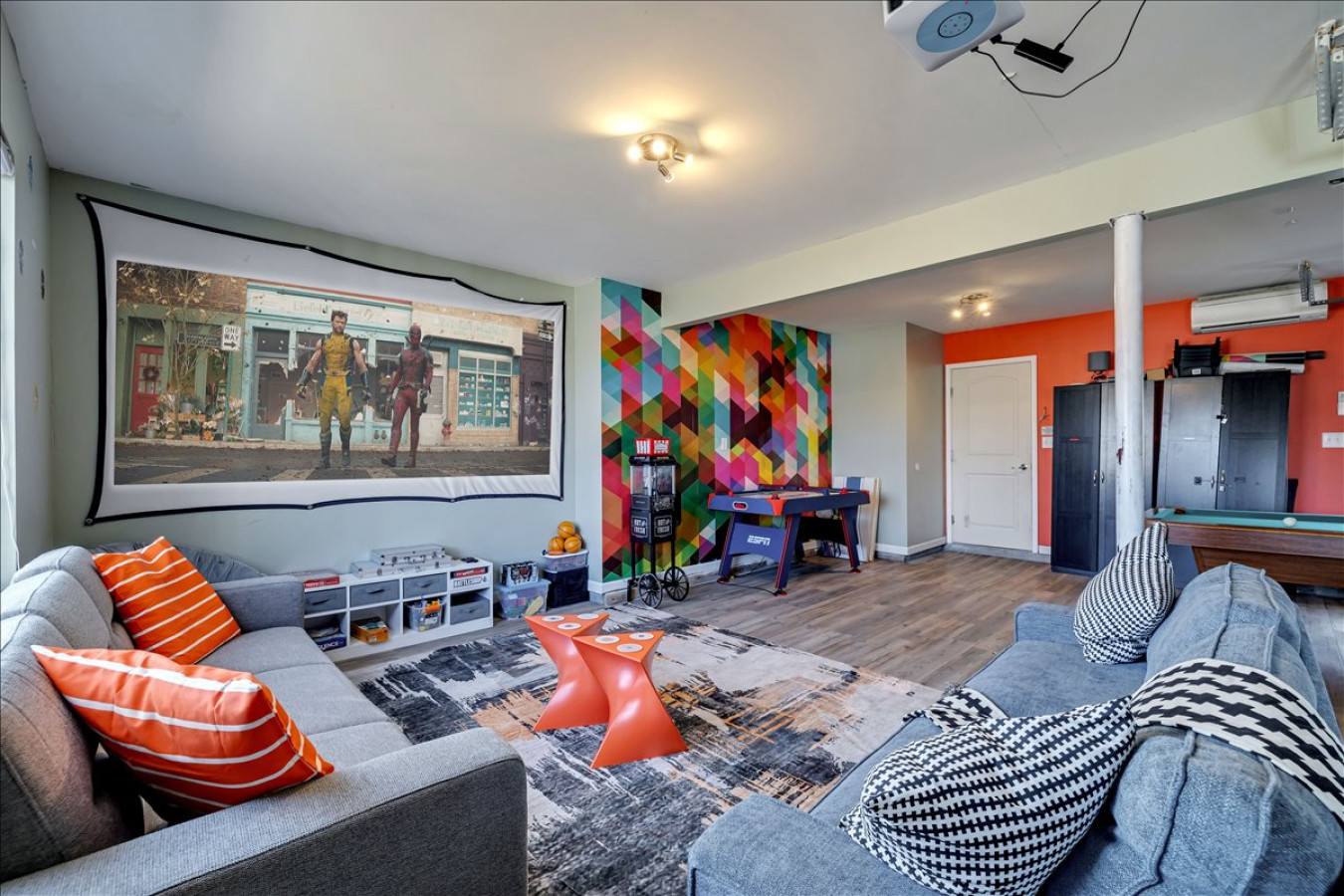 amazing-home-with-hot-tub-pool-sauna-and-more!/