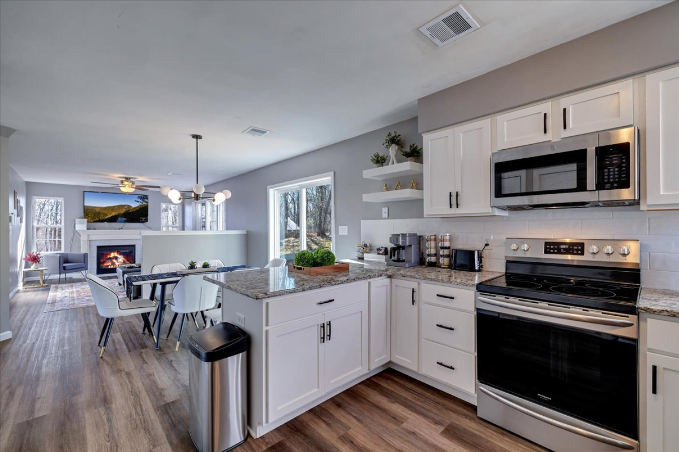 amazing-home-with-hot-tub-pool-sauna-and-more!/