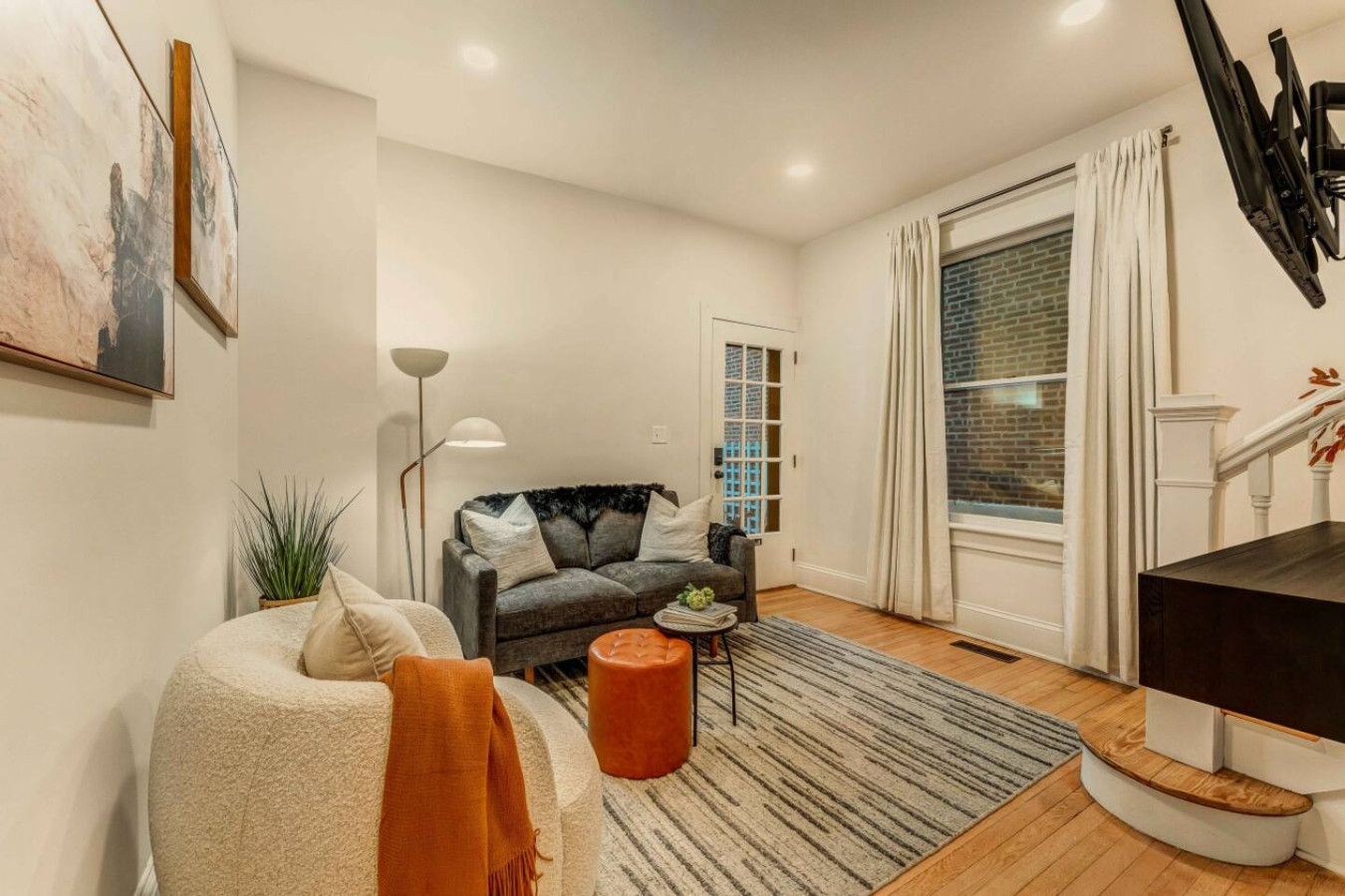 steps-from-downtown-stroudsburg-or-2br-+-sleeps-4/