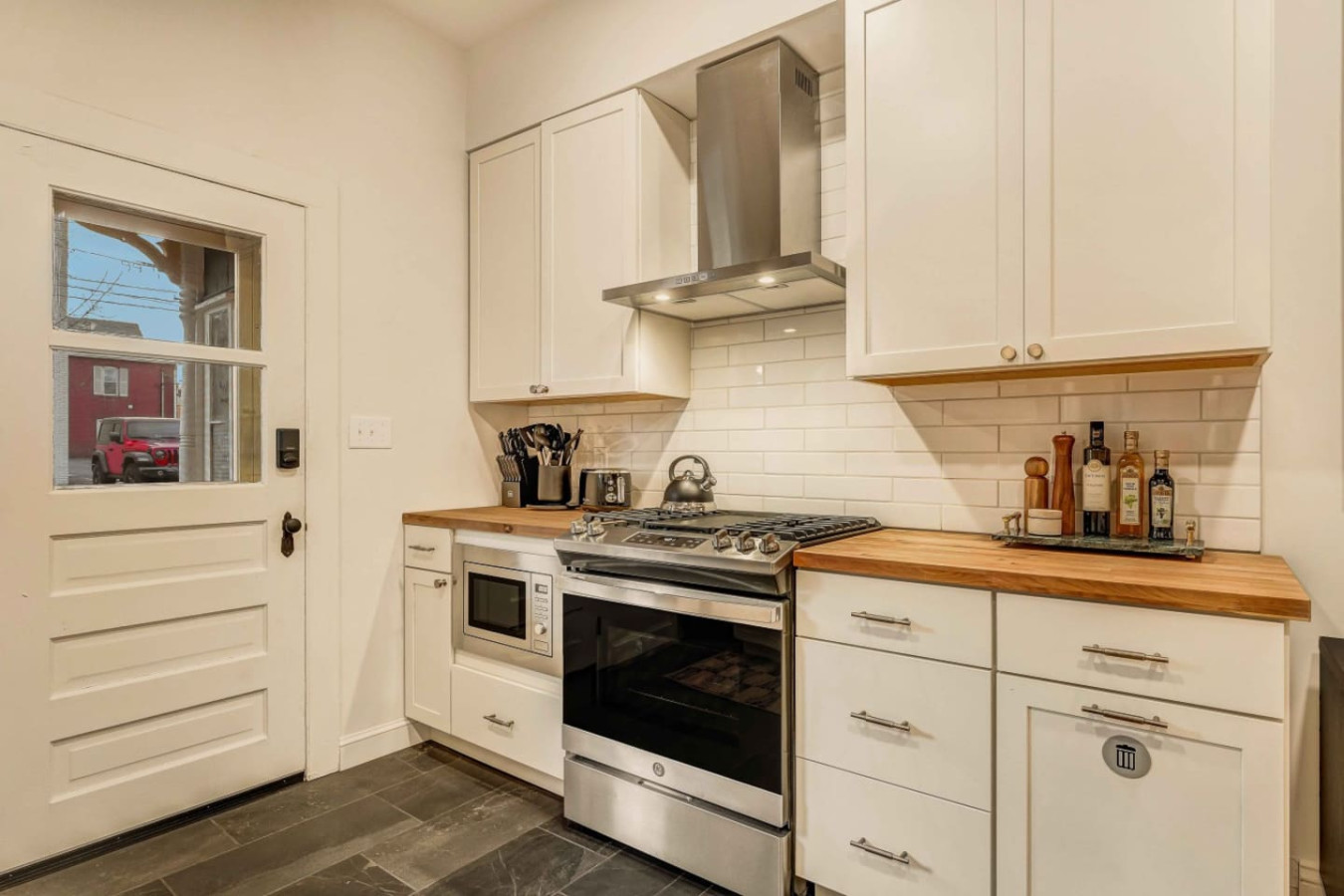 steps-from-downtown-stroudsburg-or-2br-+-sleeps-4/