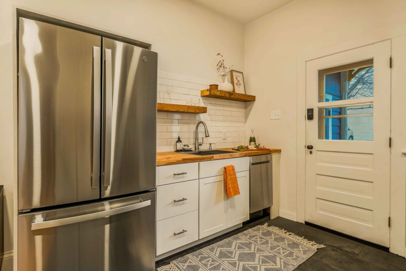 elegant-historic-5br-home-in-downtown-stroudsburg/