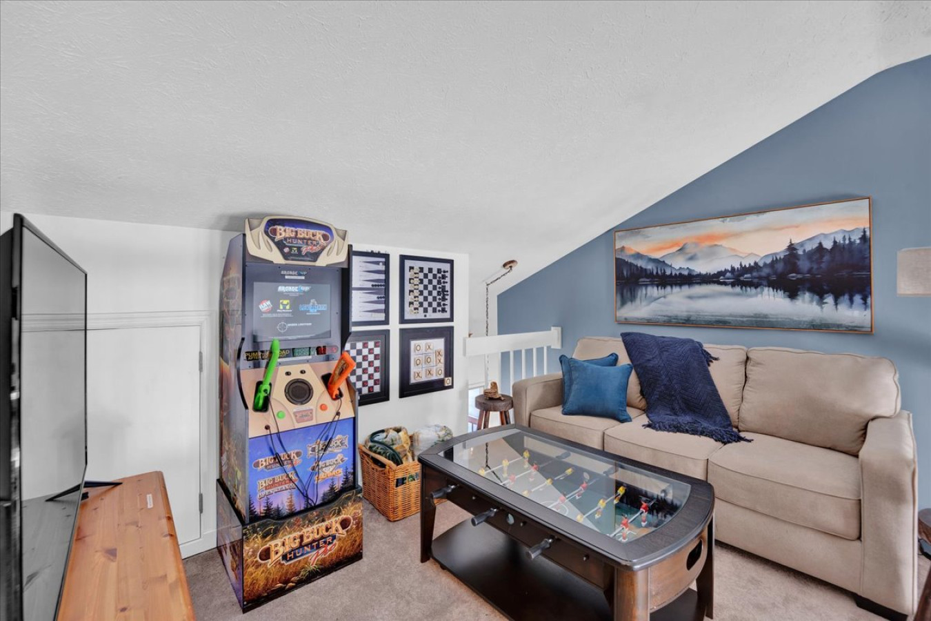 big-boulder-viewsorgame-loft+pet-friendly+sleeps-10/