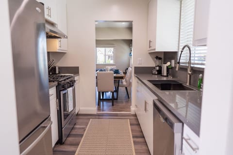Sleek 3BR Home w/ Front & Back Yard/Patio p58