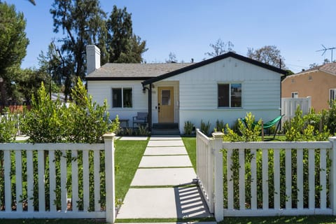 Sleek 3BR HOUSE w/ Front & Back Yard/Patio p58